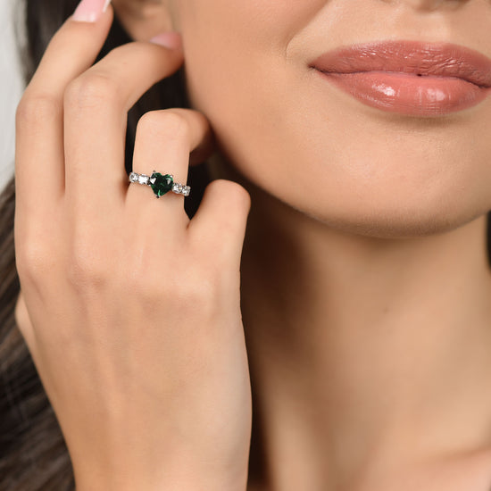 ANELLO DONNA IN ACCIAIO CON CRISTALLI BIANCHI E CUORE CRISTALLO VERDE