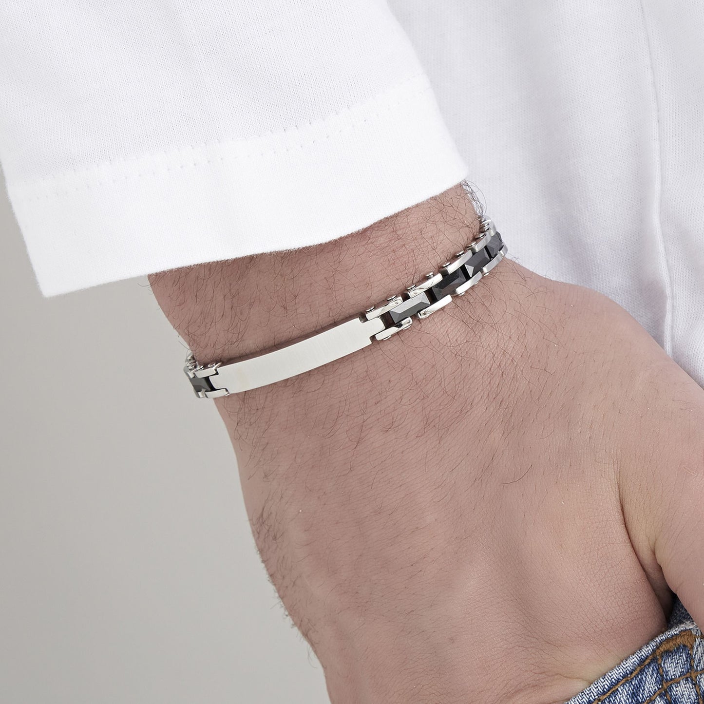 BRACCIALE UOMO IN ACCIAIO CON ELEMENTI IN CERAMICA NERA E MAGLIA NERA