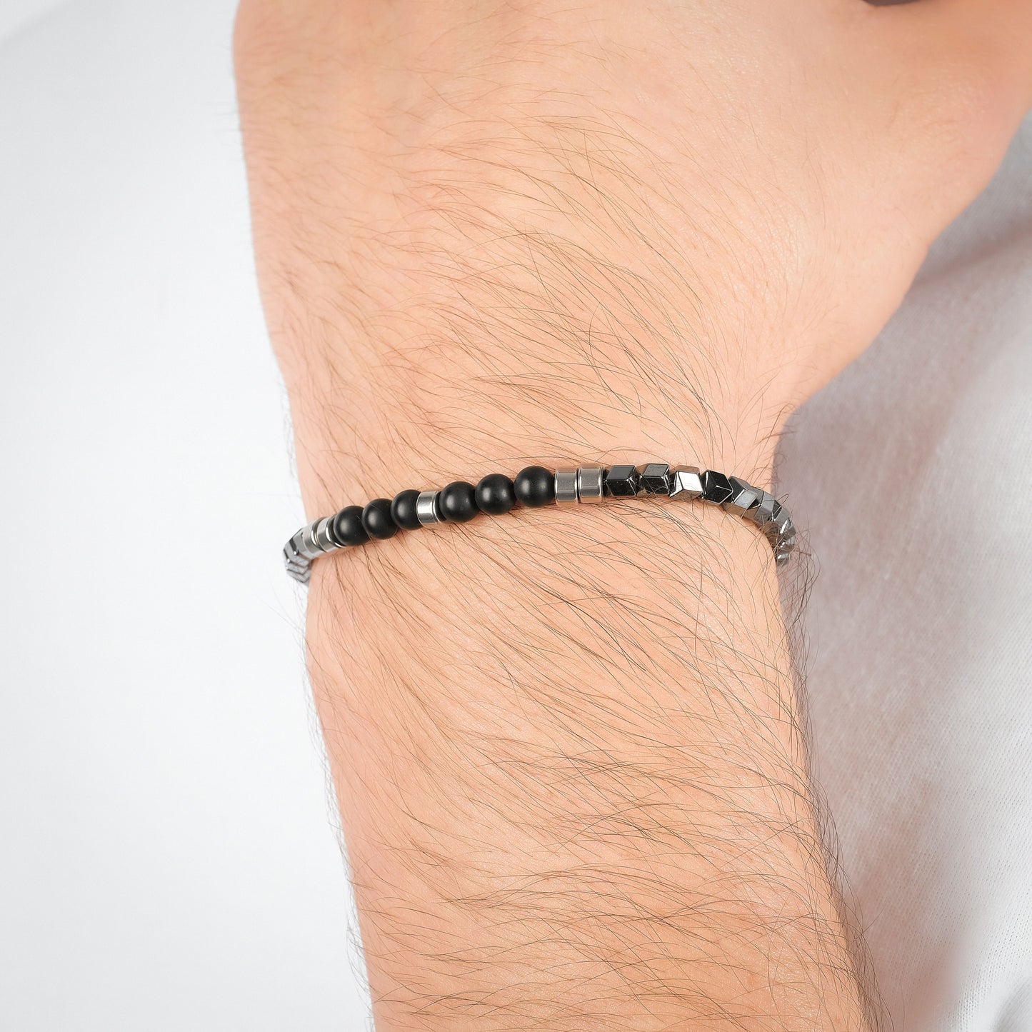 BRACCIALE UOMO IN ACCIAIO CON EMATITE IP GRIGIO E PIETRE NERE