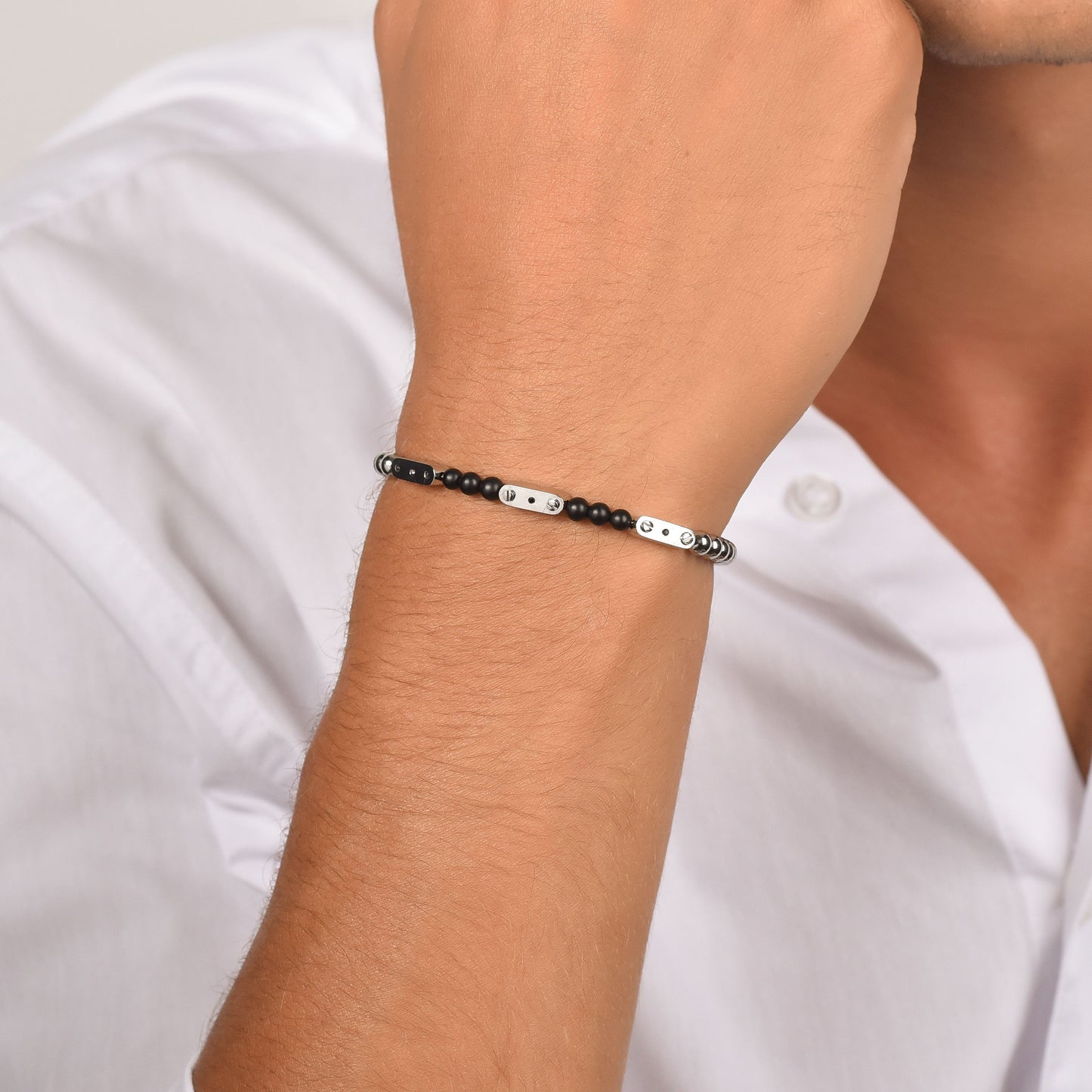 BRACCIALE UOMO IN ACCIAIO CON PIETRE NERE