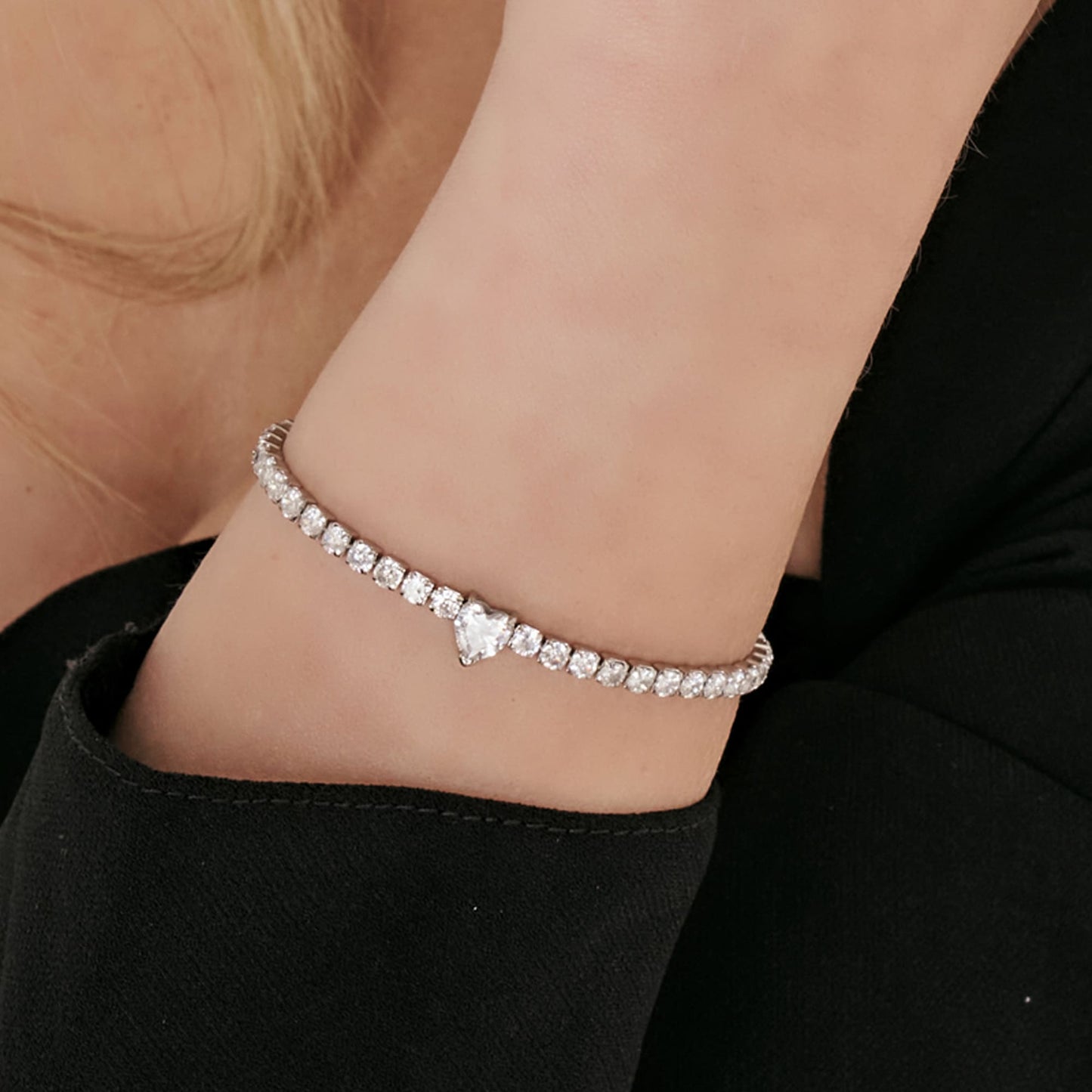 BRACCIALE DONNA IN ACCIAIO CON CRISTALLI BIANCHI E CUORE CRISTALLO