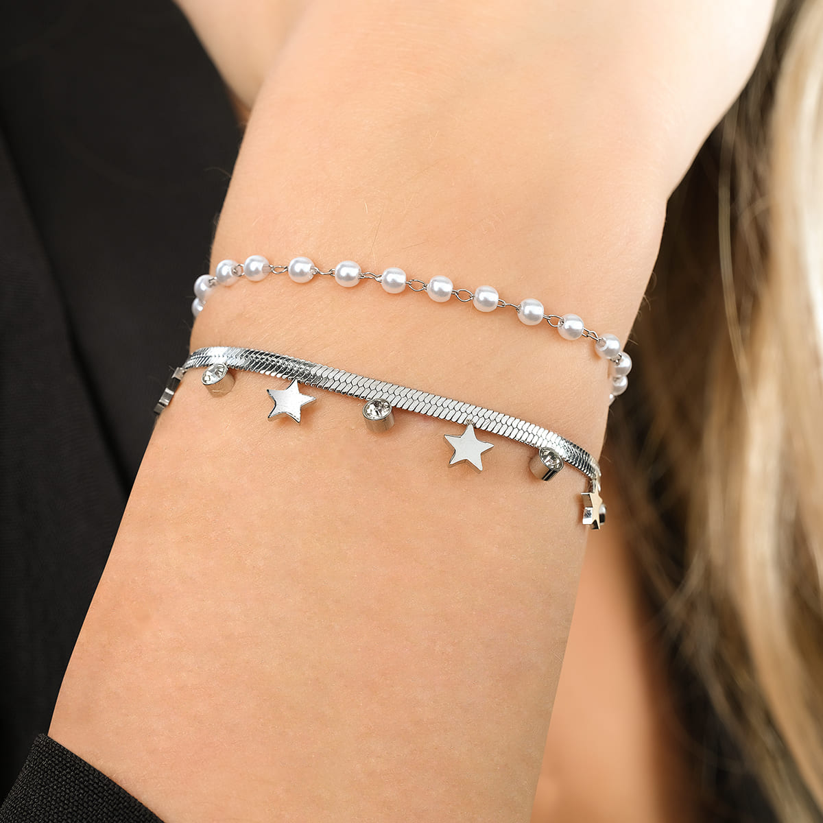 BRACCIALE DONNA IN ACCIAIO CON PERLE BIANCHE, STELLE E CRISTALLI