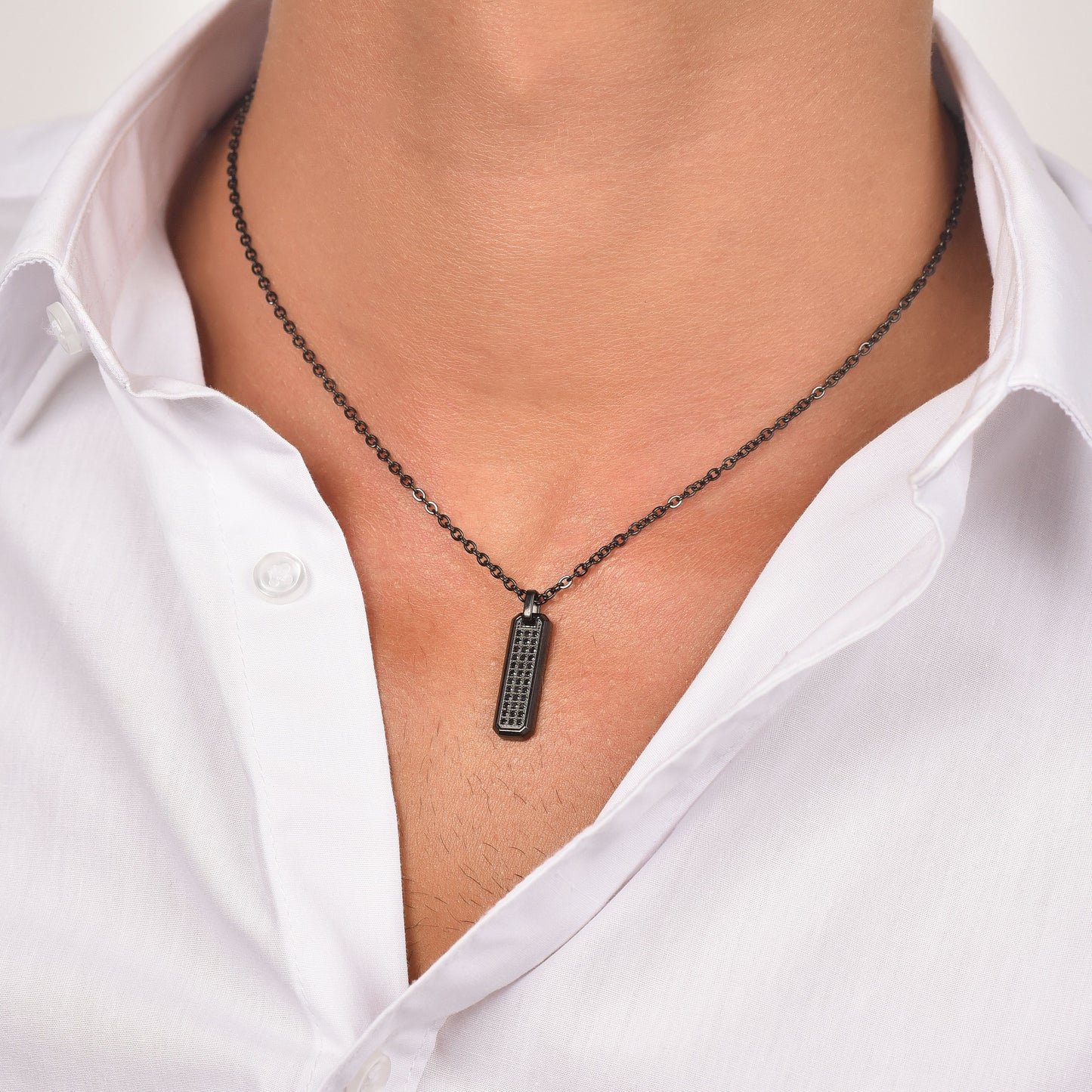 COLLANA UOMO IN ACCIAIO IP NERO CON ELEMENTO CON CRISTALLI NERI